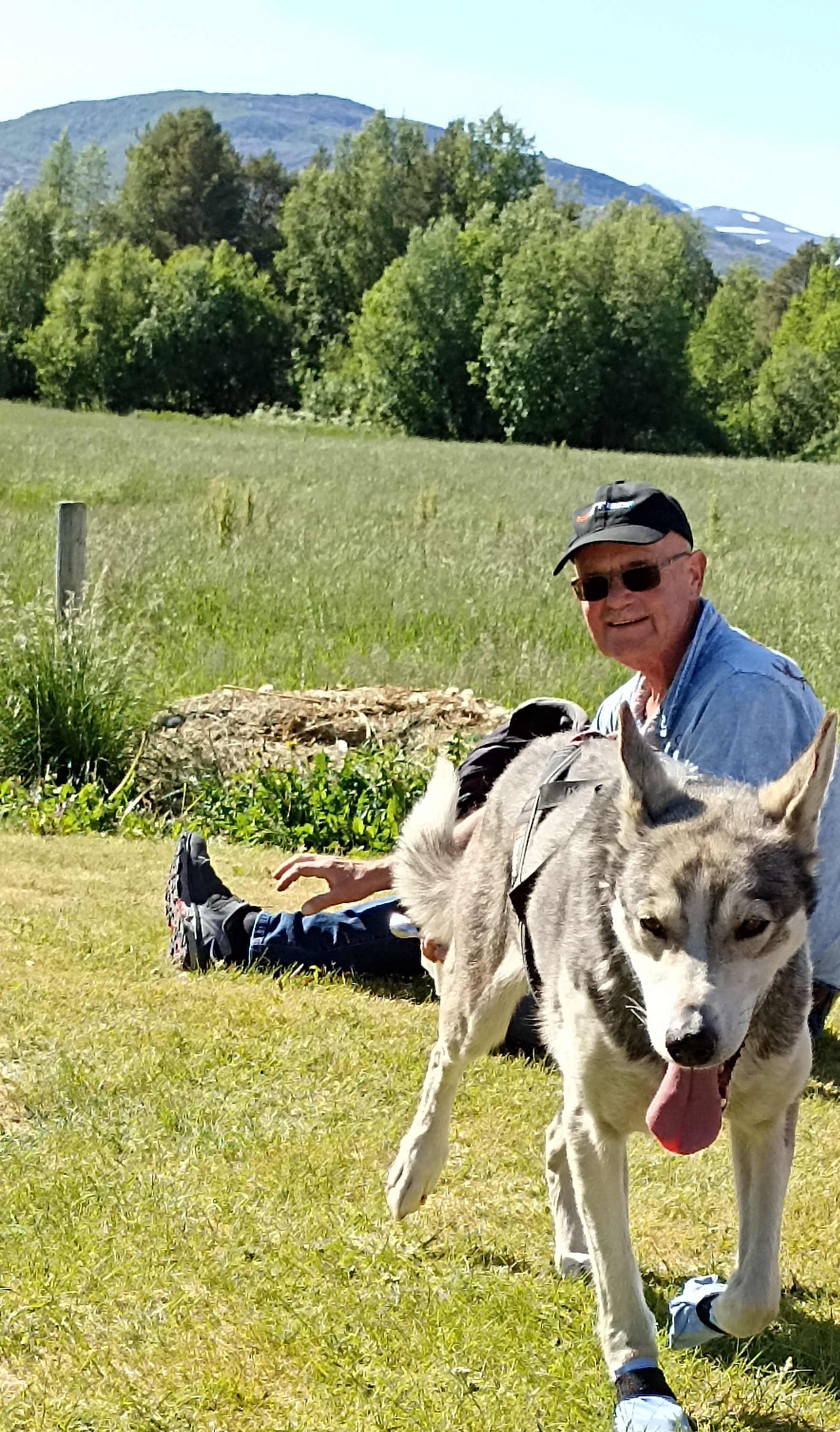 Rudi mit dem Husky Leithund